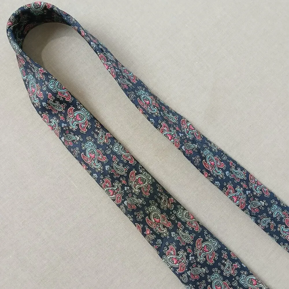 Vintage Gant Blue Paisley Silk Mens Necktie classic 70s 80s red cream retro